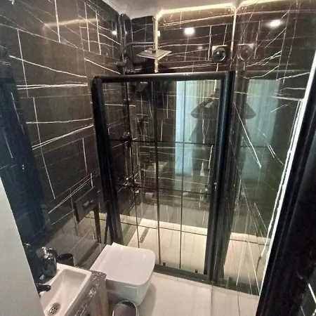 Very Luxry_3 Bath_3 Bathroom_garden